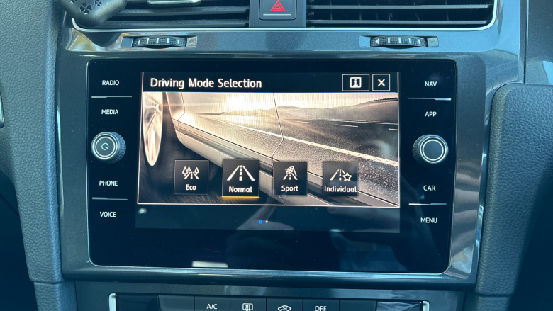 Volkswagen Golf 1.4 TSI SE [Nav] 5dr Petrol Hatchback